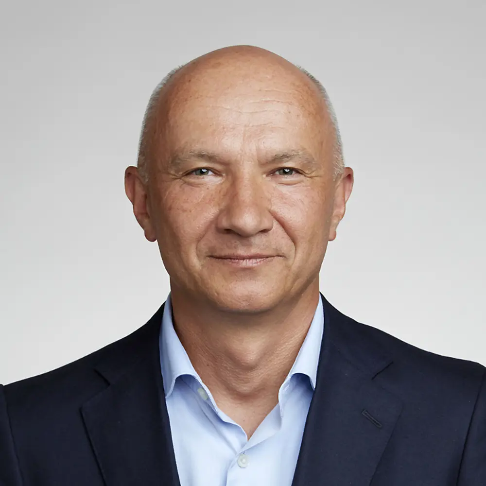 Headshot of Artur Ekert against a white background